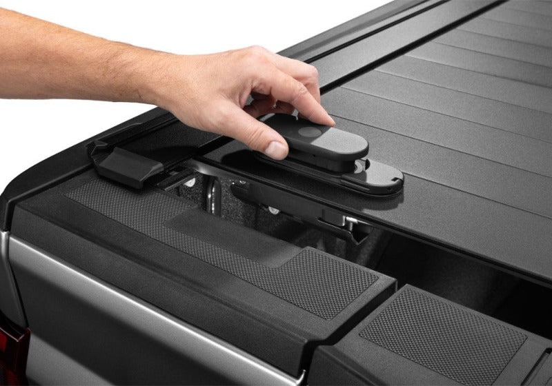Retrax 22-26 Toyota Tundra Reg & DC 6.5ft Bed w/Deck Rail Sys RetraxPRO EZ-Off FRC-4000
